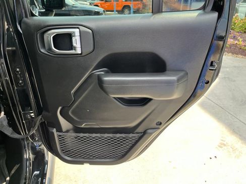 Used 2025 Jeep Wrangler Unlimited Sport AWD/4WD image 23