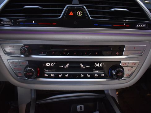 Used 2017 BMW 740i image 23