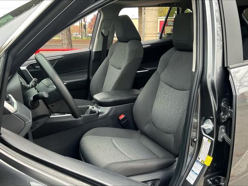 Used 2022 Toyota RAV4 XLE w/ Convenience Package AWD/4WD image 8