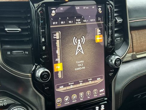 Used 2019 RAM 1500 Laramie Longhorn image 17