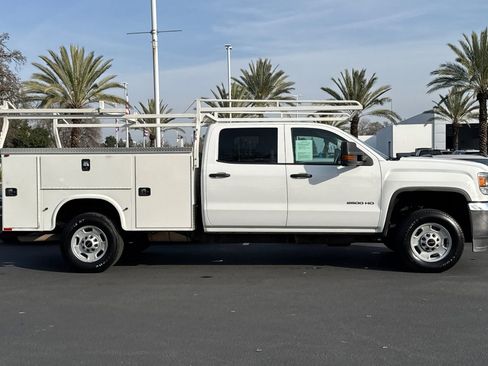Used 2018 GMC Sierra 2500 Base w/ Sierra Convenience Package image 2