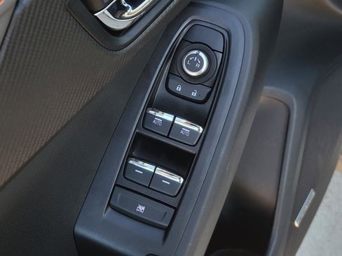 Certified 2025 Subaru Crosstrek 2.5i Limited w/ Crosstrek Mirror Package AWD/4WD image 17