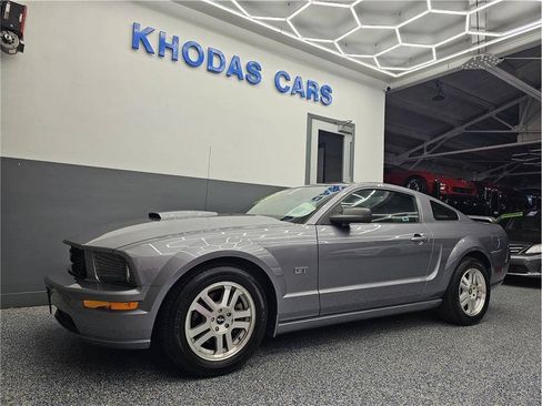 Used 2007 Ford Mustang GT Premium RWD image 2