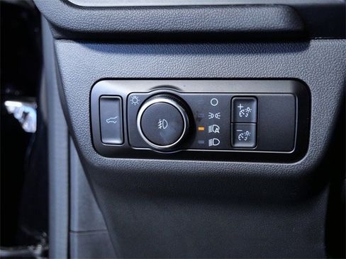 Certified 2022 Ford Escape Titanium w/ Class II Trailer Tow Package image 22