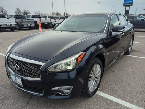 Used 2016 INFINITI Q70 L 3.7 image 4