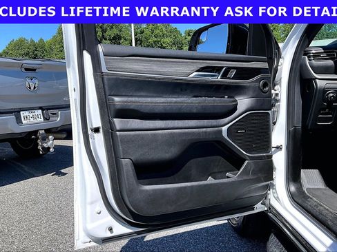 Used 2024 Jeep Wagoneer Series II AWD/4WD image 19