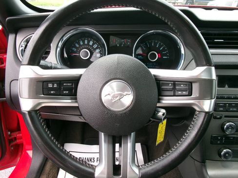 Used 2014 Ford Mustang Coupe RWD image 12