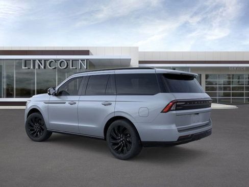 New 2025 Lincoln Navigator Reserve w/ Jet Appearance Package AWD/4WD image 4