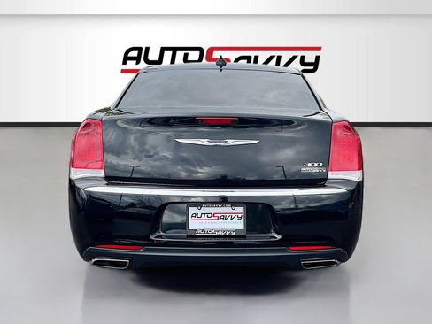 Used 2023 Chrysler 300 Touring RWD image 6