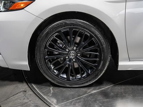Certified 2020 Toyota Camry SE w/ Carpet Mat Package FWD image 9