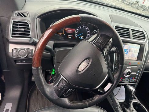 Used 2019 Ford Explorer Platinum image 8