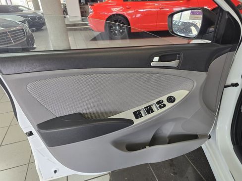 Used 2013 Hyundai Accent GS image 7