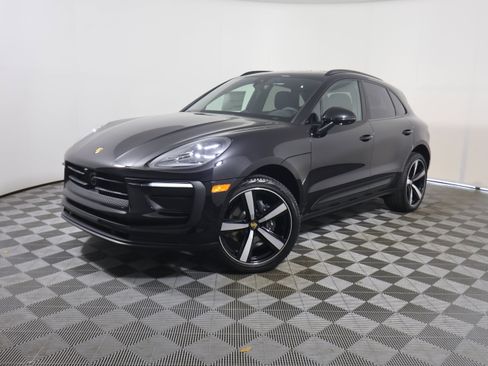Used 2025 Porsche Macan image 1