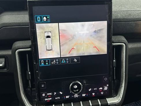 Used 2025 GMC Yukon XL Denali image 32