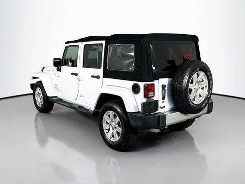 Used 2018 Jeep Wrangler Unlimited Sahara w/ Connectivity Group AWD/4WD image 5