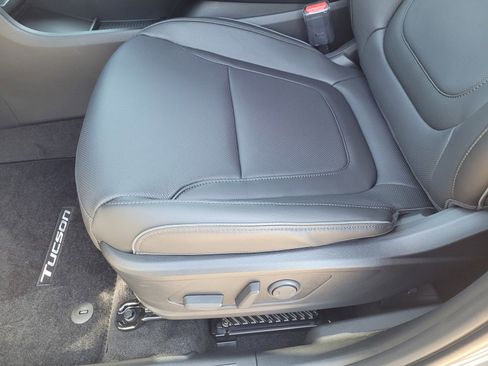 New 2025 Hyundai Tucson Limited image 18