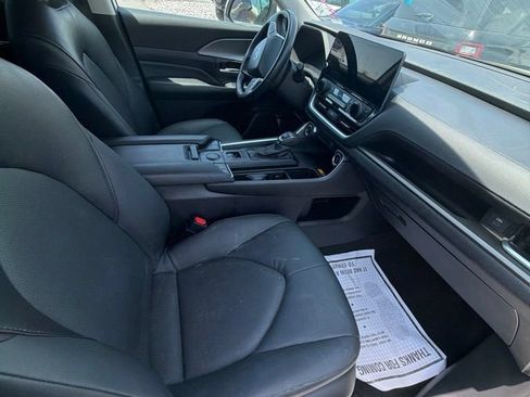 Used 2025 Toyota Grand Highlander AWD image 6