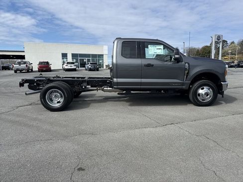 New 2026 Ford F350 XLT w/ XLT Value Package AWD/4WD image 4