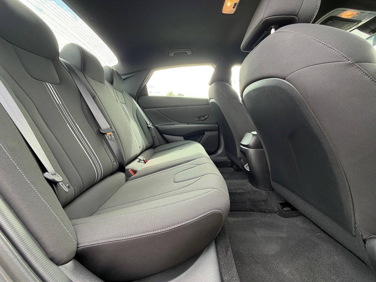 Used 2025 Hyundai Elantra Sport FWD image 15