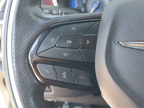 Certified 2020 Chrysler Pacifica Limited image 25