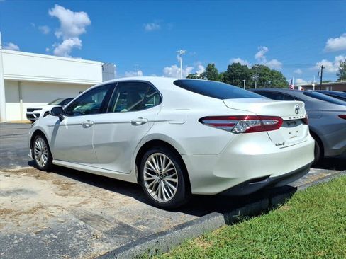 Used 2018 Toyota Camry XLE FWD image 4