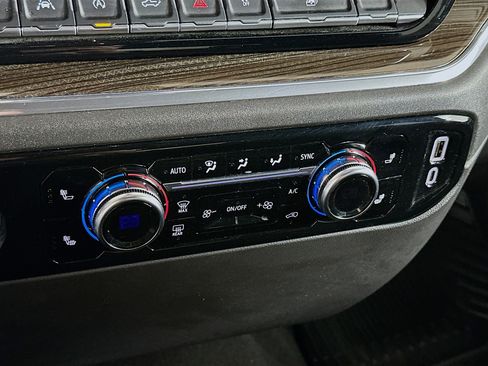 Used 2024 GMC Sierra 1500 Elevation image 24