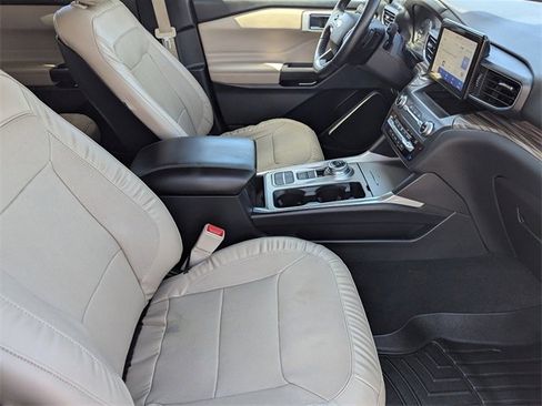 Used 2020 Ford Explorer Limited w/ Class III Trailer Tow Package image 11