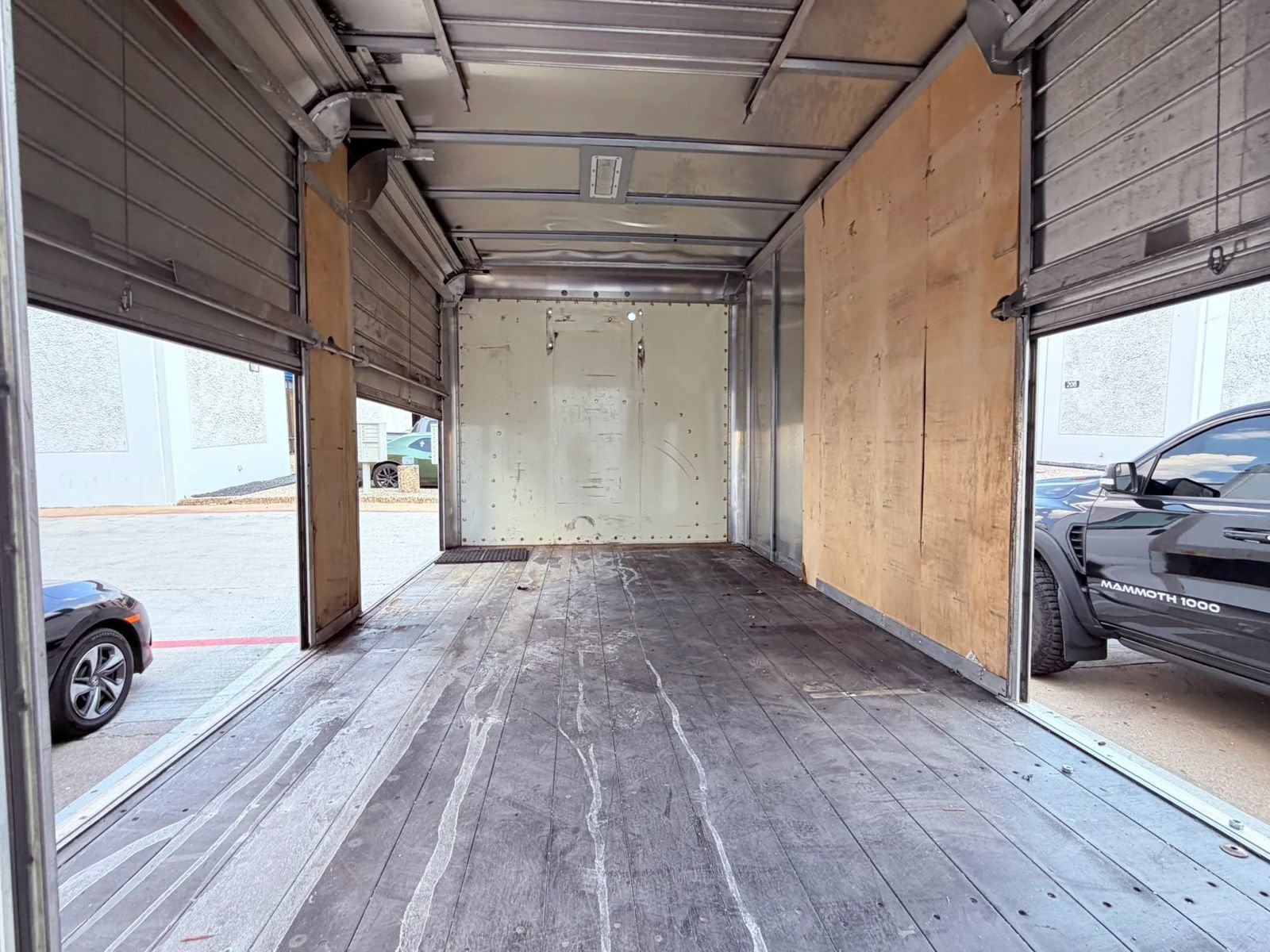 Used 2016 Chevrolet Express 4500 RWD image 16