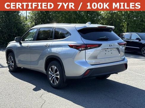 Used 2024 Toyota Highlander XLE AWD/4WD image 4
