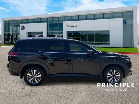 Used 2024 Nissan Pathfinder SL FWD image 5