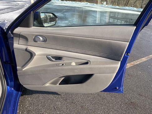 Used 2023 Hyundai Elantra SEL w/ Convenience Package image 11