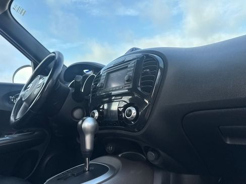 Used 2011 Nissan Juke SL FWD image 25