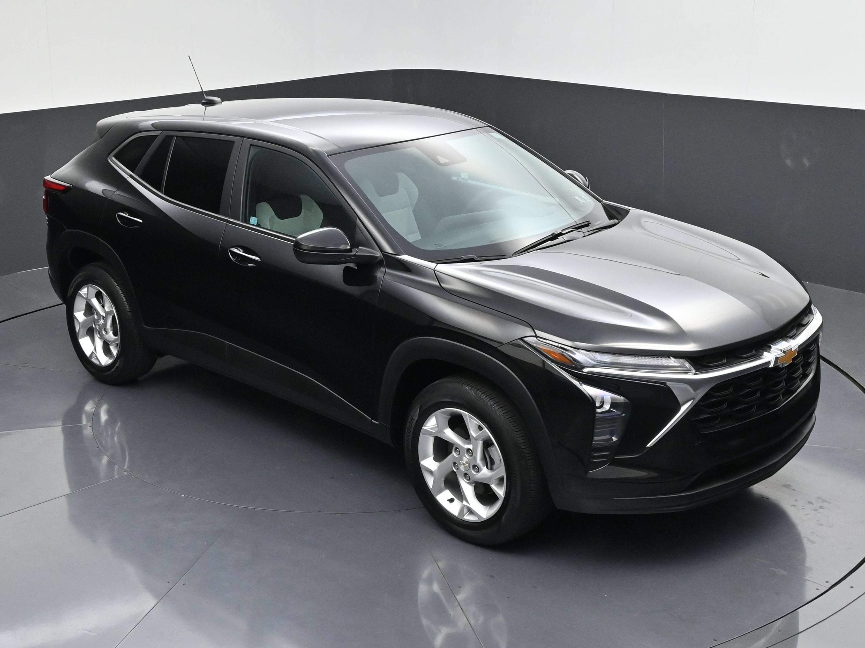 Certified 2025 Chevrolet Trax LS w/ LS Convenience Package FWD image 37