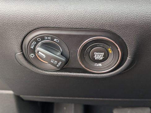 Used 2022 Maserati Levante GT AWD/4WD image 38