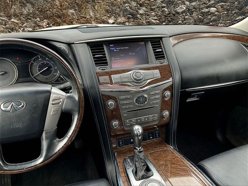 Used 2017 INFINITI QX80 4WD image 6