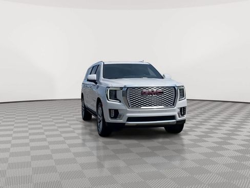 Used 2022 GMC Yukon XL Denali AWD/4WD image 3