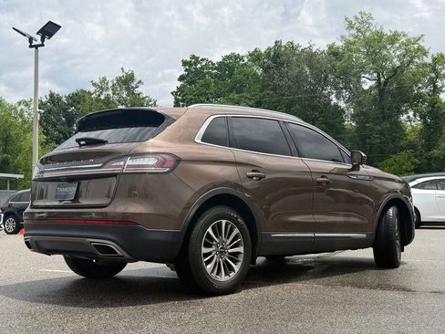 Used 2022 Lincoln Nautilus FWD w/ Premium Package image 4