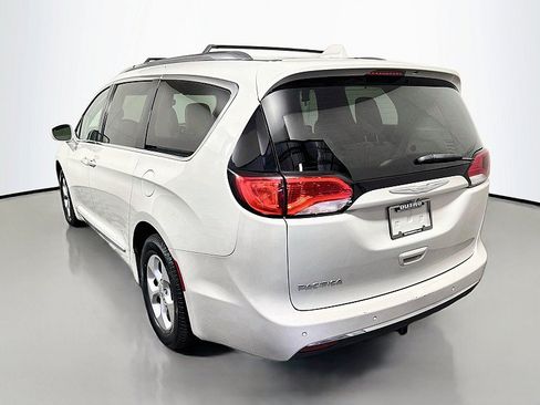 Used 2017 Chrysler Pacifica Touring-L Plus FWD image 5