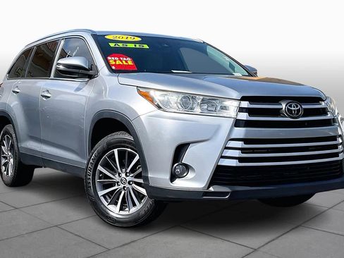 Used 2019 Toyota Highlander XLE image 3
