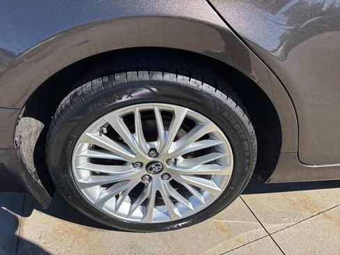 Used 2019 Toyota Camry XLE image 10