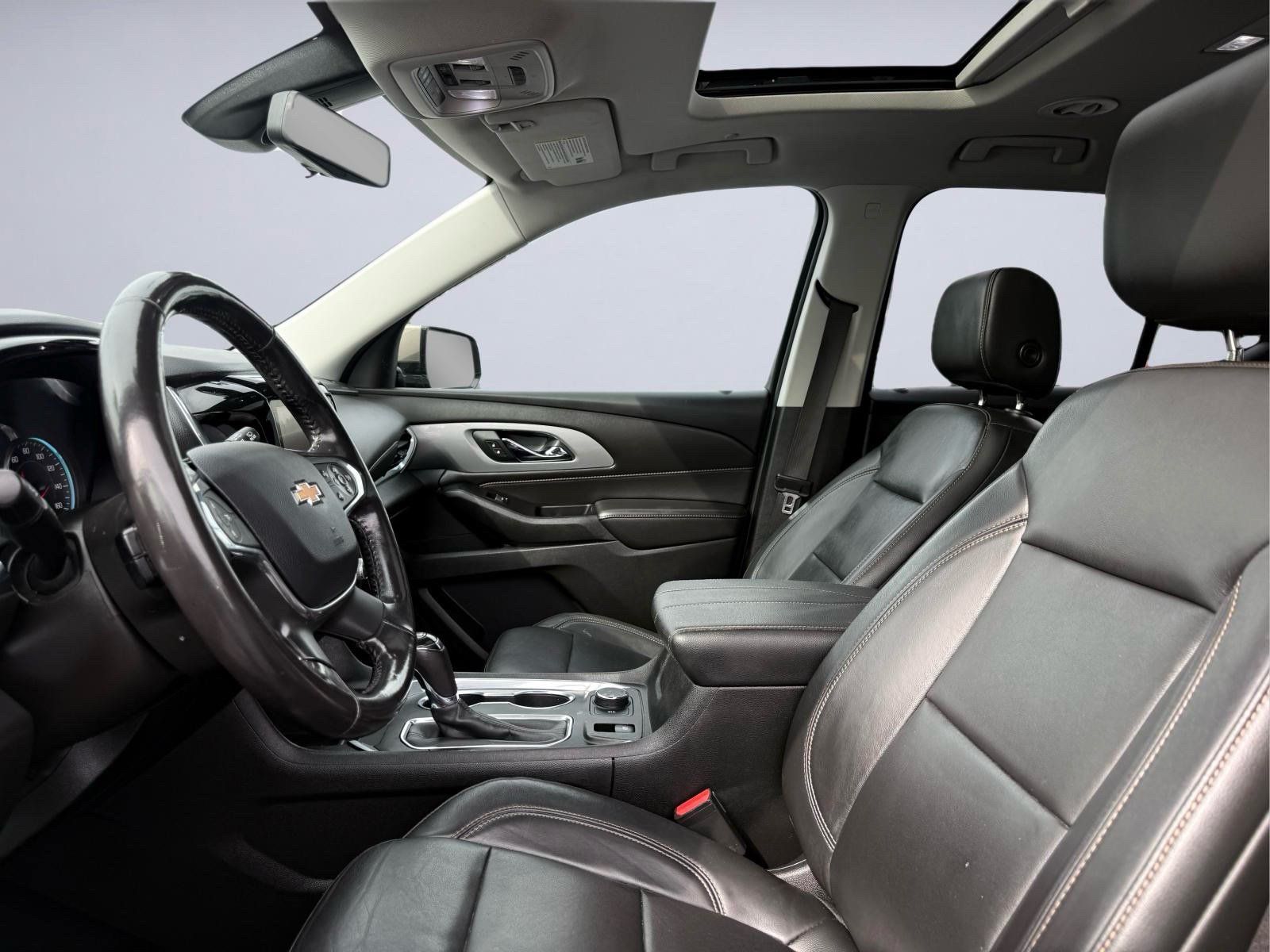 Used 2020 Chevrolet Traverse LT w/ LT Premium Package AWD/4WD image 16
