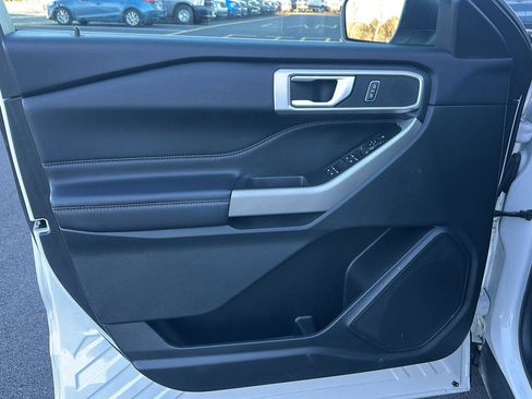 Used 2023 Ford Explorer XLT w/ Class IV Trailer Tow Package image 9