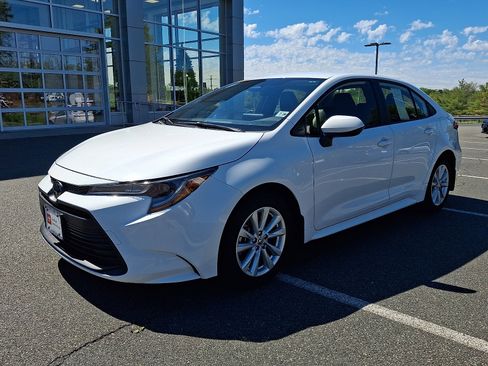 Certified 2023 Toyota Corolla LE w/ LE Convenience Package FWD image 3