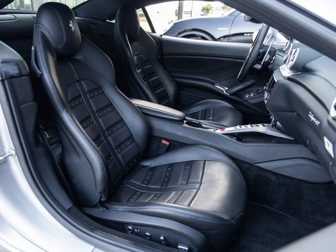 Used 2015 Ferrari California T RWD image 40