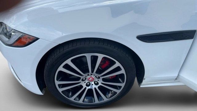 Used 2022 Jaguar XF R-Dynamic SE AWD/4WD image 5