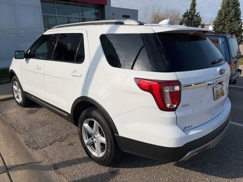 Used 2016 Ford Explorer XLT w/ Equipment Group 202A AWD/4WD image 6