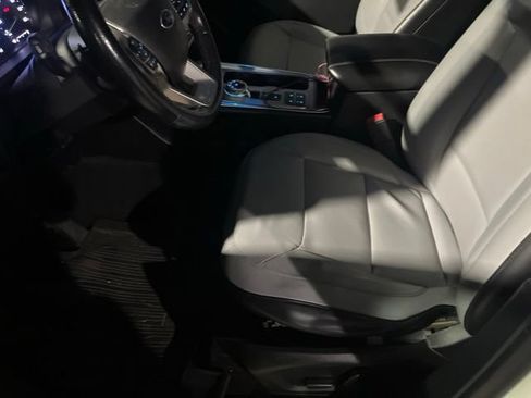 Used 2021 Ford Explorer XLT w/ Equipment Group 202A RWD image 16
