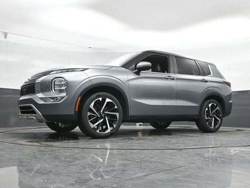 Used 2024 Mitsubishi Outlander SE image 49