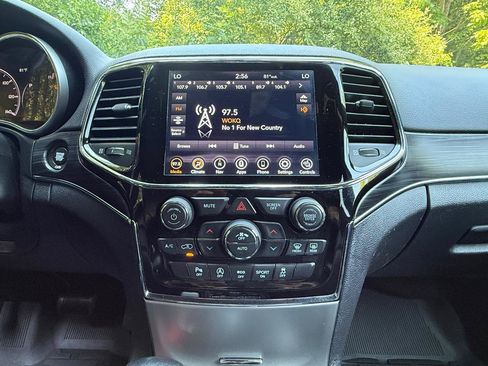 Used 2020 Jeep Grand Cherokee Limited AWD/4WD image 21
