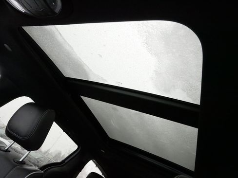 Used 2024 Chrysler Pacifica Limited w/ S Appearance Package image 33